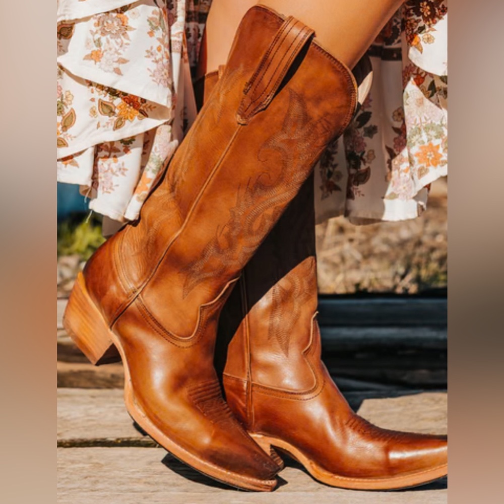 FREEBIRD Woodland in Tan size 7 cowboy boots in excellent condition!!